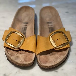 Birkenstock Big Buckle Madrid, ochre yellow nubuck